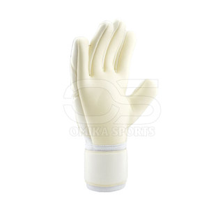 Gants de gardien de but avec coupe au doigt et paume en latex à forte adhérence pour le match et le jeu Gants de gardien de but de haute qualité - Product Image 6