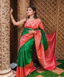 Saree de mariage pour femme avec un beau travail Banarasi et un chemisier en soie pour la fête Vêtements indiens élégants pour femmes - Product Image 3