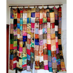Rideaux en patchwork de sari indien en soie, décoration bohème, multicolore, thème hippie, décoration intérieure, cantonnières - Product Image 1