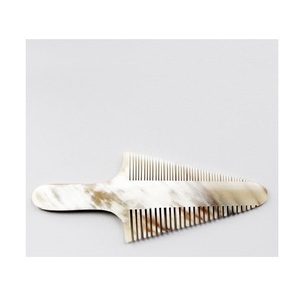 Peigne en corne naturelle écologique outil durable fait main fabriqué à partir de corne finition polie parfait pour les besoins de coiffage quotidiens - Product Image 6