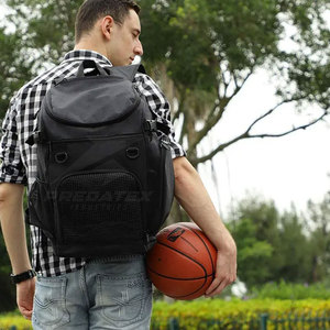 Bolsa de Baloncesto Cómoda con Soporte para Balón, Acolchado Transpirable en la Espalda, Compartimento Principal Grande, Capacidad de 30-40L, 100% Poliéster - Product Image 3