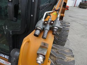 Chargeuse compacte sur pneus SR270B 2023 avec pompe hydraulique, moteur, boîte de vitesses et roulement - Capacité de charge nominale de 7 tonnes - Product Image 3