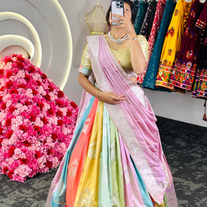ชุดแต่งงานที่สวยงาม lehenga choli กับด้ายและลำดับการทำงาน - Product Image 1