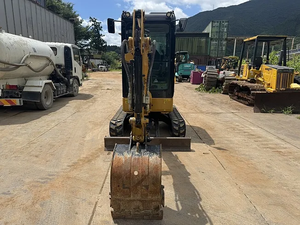 Mini-excavatrice Cat 302 CR de 2 tonnes, neuve et d'occasion, 21 CV, compacte, sur chenilles, homologuée EPA et CE, à prix abordable. - Product Image 4