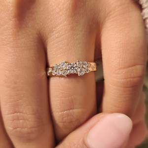 Bague à diamants ronds sertis en dispersion - Product Image 4