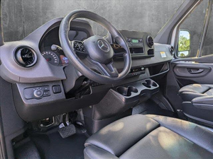 Mercedes-Benz Sprinter 4500 170 à toit haut, fourgonnette de transport, propulsion arrière, modèle 2023, occasion, conduite à gauche/droite - Product Image 2