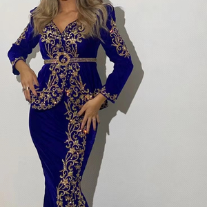 ELEGANTE Y HERMOSO BORDADO ZARI EN CHAQUETA Y VESTIDO AZUL REAL CON CUENTAS DE CRISTAL EMBELLECEDADO, PIEDRA, TRABAJO DABKA = 2024 - Product Image 1