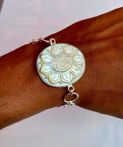 Pulsera de nácar de Plata de Ley 925 Hermosa pulsera de mujer. - Product Image 1