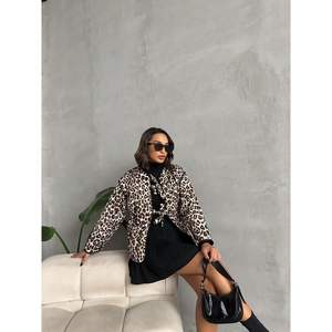 Chaqueta Acolchada con Cierre Frontal para Mujer, Venta al Por Mayor - Product Image 4