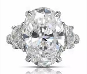 Precio de subasta para un anillo de compromiso de diamantes de tres piedras de corte redondo de 13 quilates color G V.VS2 claridad - Product Image 6