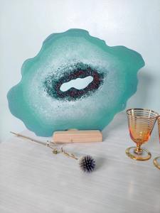 Plateau en résine bleue fait à la main avec des paillettes roses étincelantes Plateau design unique pour table basse et utilisation de stockage d'Inde - Product Image 4