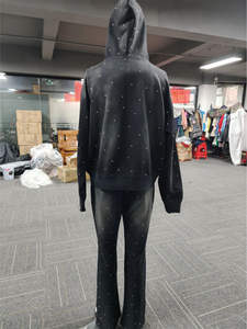 Elegante Sudadera con capucha de diamantes de imitación con tela suave, incluye pantalones de chándal y pantalones casuales. - Product Image 6