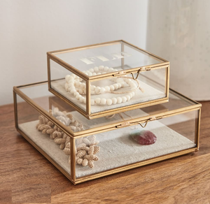 Boîte de rangement à bijoux en métal vintage avec couvercle en verre à prix abordable Meilleur cadeau Boîte à bijoux élégante et attrayante avec cadre en or - Product Image 1