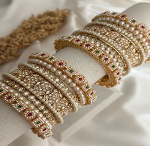 Bracelets en laiton empilés ornés de perles, de rubis et de sculptures d'éléphants détaillées. Disponible à prix de gros. - Product Image 4