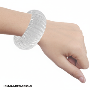 Brazalete de Resina Transparente con Textura Acanalada, Hecho a Mano, para Mujer - Product Image 4