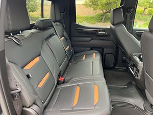 GMC Sierra 1500 AT4 2023, Bajo Kilometraje, Caja de Cambios Automática, Volante a la Izquierda, Neumáticos R20, Estado Oscuro - Product Image 6