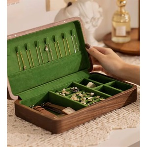 Boîte à bijoux en bois élégant organisateur de rangement décoratif pour bagues boucles d'oreilles colliers bracelets et bibelots d'Inde - Product Image 3