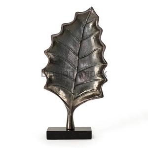 Accent de feuille d'argent avec base Sculpture de feuille d'aluminium coulé à la main Articles décoratifs Événements Décoration intérieure de vacances Artisanat - Product Image 6