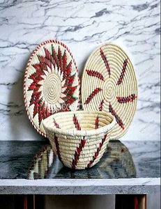 Vente en gros de rotin fait main jonc de mer couleur naturelle tissage panier unique rotin décoration murale Accents disponibles au meilleur prix