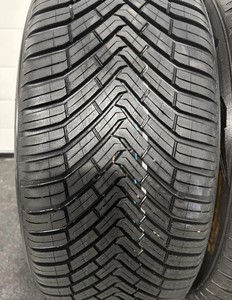 Neumático Continental-AllSeasonContact 2 Premium 2024 para turismo, todas las estaciones, para automóviles de pasajeros y vehículos eléctricos, usado con garantía. - Product Image 2