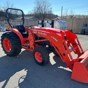 Tracteur sous-compact Kubota BX25D d'occasion propre et abordable Machinerie agricole et jardin avec chargeur frontal et pelleteuse prête à la vente - Product Image 3