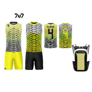 "Ensemble d'uniformes sublimés de football 7v7 personnalisés avec capuche et bas-Haut et bas de compression respirants" - Product Image 6