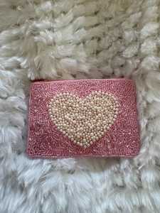 Monedero Artesanal con Cuentas Rosadas, Diseño de Corazón y Detalles de Perlas para un Uso Diario Elegante - Product Image 4