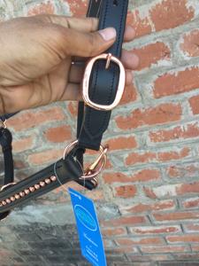 Cabestro de caballo anatómico de cuero inglés cómodo de la mejor calidad con hebillas de latón de costura elegante cabestros ajustables para caballos - Product Image 5