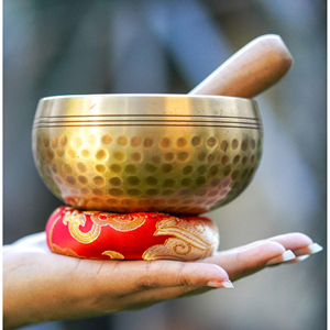 Authentiques bols chantants tibétains en acier inoxydable poli faits à la main pour la méditation, le yoga, la guérison sonore, le bien-être écologique - Product Image 4