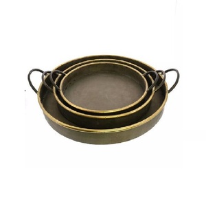 Plateaux de service ronds faits à la main de luxe modernes en fer galvanisé durable avec poignées en bois pour la maison et le restaurant - Product Image 4