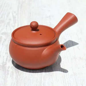 Tetera Kyusu de Arcilla Roja con Filtro de Cerámica, Estilo Jar-Shaped, Hecha a Mano en Tokoname, Capacidad de 240ml/300ml para Té Verde - Product Image 6