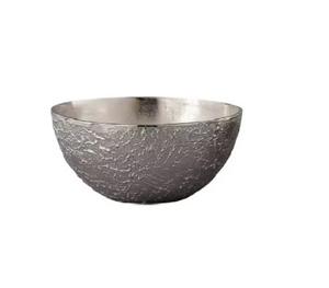 Bol en laiton d'aspect traditionnel pour rehausser l'affichage des fruits secs et de la date lors de réceptions ou de dîners à la maison. - Product Image 1