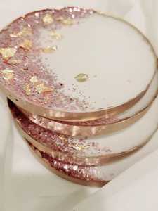 Dessous de verre en résine au design vintage Dessous de verre en résine fabriqués à la main pour le bureau et la maison Dessous de verre en pierre de forme ronde à la demande - Product Image 2