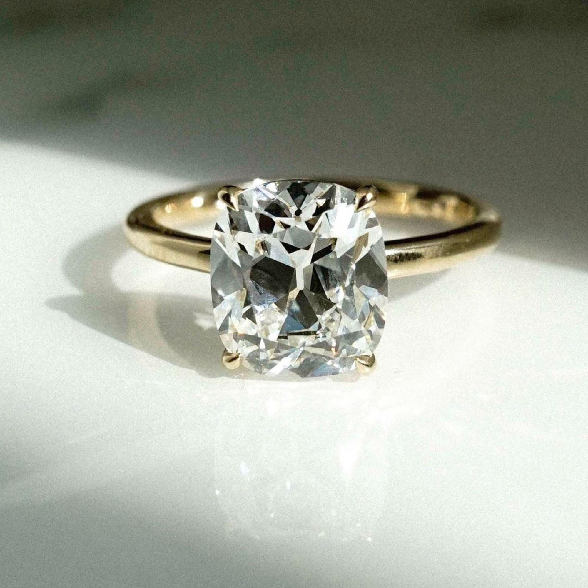 สีเหลืองทอง