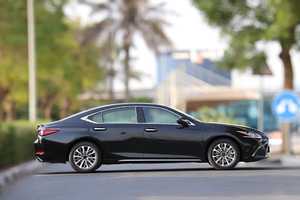 LEXUS ES-SERIES-350 2025 NEUF 0KM 300-399HP 5 CYLINDRES 5 PLACES TRANSMISSION AUTOMATIQUE - Product Image 5