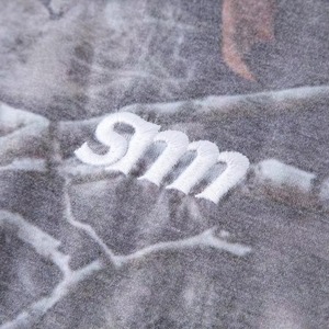 Camiseta Deportiva Holgada para Senderismo, Ciclismo y Gimnasio, con Estampado de Camuflaje Real Tree y Logotipo Bordado - Product Image 5