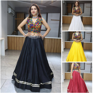 Dernier créateur de lehenga choli de couleur noire en tissu rayonne coton uni, Gota Patti et Kali travaillent pour la collection Navratri - Product Image 5