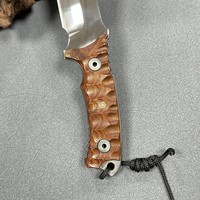Couteau tactique à lame fixe Full Tang 5Cr13MoV, épaisseur 5,5 mm, couteau de chasse et de camping avec manche en bois texturé et étui en cuir