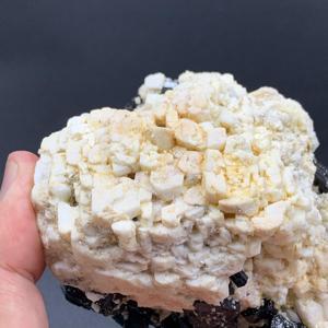 Collection de pierres précieuses en vrac de tourmaline noire naturelle spectaculaire pour la guérison, Skardu Pakistan - En solde ! Pierre précieuse luminescente 710g - Product Image 2