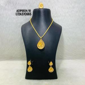 Conjunto de colgante de último diseño de alta calidad con pendientes y anillos Joyas de un gramo chapadas en oro de 18 quilates para mujeres solo en línea - Product Image 1