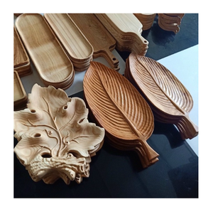 Assiette Ronde en Bois Élégante Collection de Vaisselle en Bois Dur Durable pour des Tables Sophistiquées Espace de Vie Minimaliste - Product Image 1