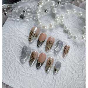 Uñas Postizas de Estilo Barroco, Diseño Elegante y Atemporal para Uñas con Estilo - Product Image 3