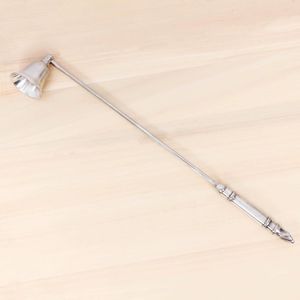 Exquisito apagador de velas de metal hecho a mano con cuidado para proporcionar tanto una función práctica como un atractivo decorativo artístico - Product Image 3