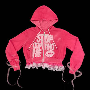 Sweat à capuche court en molleton pour femme, style Y2K, hiver, polyester/coton, broderie usée, patch et dentelle sur le devant - Product Image 3