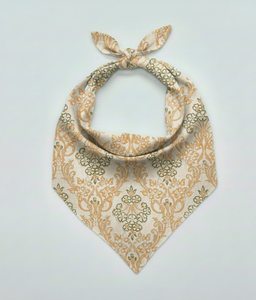 Pañuelo de Algodón Cuadrado con Diseño Floral Pintado a Mano FABRIA Amarillo - Amigable con la Piel, Secado Rápido, Transpirable, Duradero, Casual, Multiusos - Product Image 1