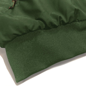 Blouson aviateur universitaire personnalisé pour hommes, chaud à capuche, lettre style patchwork, procédé de revêtement de tissu en toile noire - Product Image 2