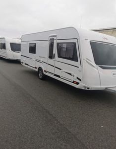 Remolque de Viaje Grande para Autocaravanas con Sistema de Energía Solar, Caravana de Camping 4x4 de Lujo Importada de Austria para 4 Personas - Product Image 5
