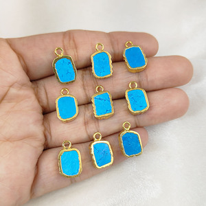 Colgante de abalorio de rebanada de turquesa Natural, collar minimalista de forma Irregular con borde galvanizado dorado para fabricación de joyas - Product Image 1