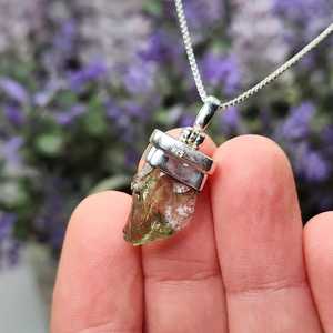 Collier Moldavite avec pendentif en moldavite véritable et conception de bijoux Tektite Météorite authentique - Product Image 3