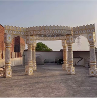 Mandap kayu Triveni trendi untuk pernikahan luar ruangan Mandap pernikahan gaya Vintage Mandap pernikahan Modern dengan tema taman